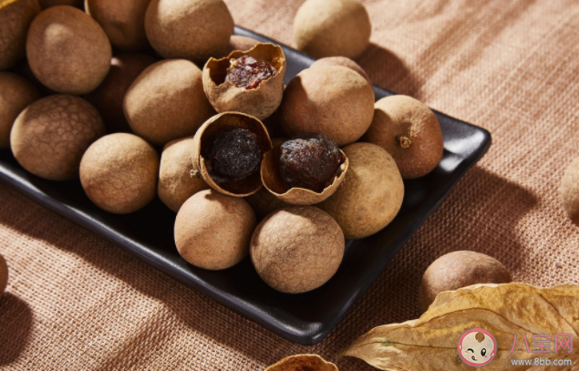 桂圓皮上有白色的東西是壞了嗎 桂圓與桂圓干哪個(gè)更好 桂圓皮上有白色的東西是壞了嗎 桂圓與桂圓干哪個(gè)更好
