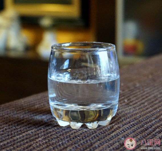 白開水也有保質(zhì)期嗎 怎么讓白開水變好喝 白開水也有保質(zhì)期嗎 怎么讓白開水變好喝