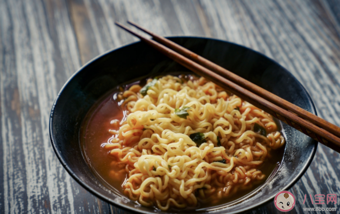 吃一包泡面肝臟要排毒一個月是真的嗎 有關方便面的幾大謠言 吃一包泡面肝臟要排毒一個月是真的嗎 有關方便面的幾大謠言