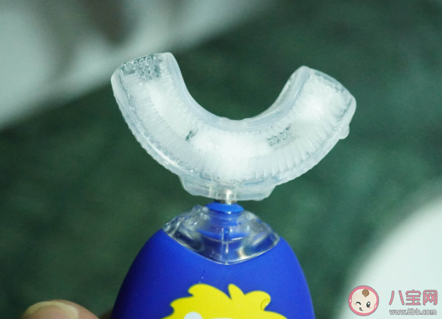兒童用U型牙刷好不好 購買兒童牙刷要注意哪幾點 兒童用U型牙刷好不好 購買兒童牙刷要注意哪幾點