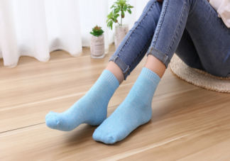 穿什么樣的襪子才暖和 為什么穿襪子睡覺(jué)入睡更快