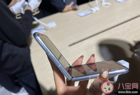 折疊屏手機買大還是買小 怎樣選擇折疊屏大小