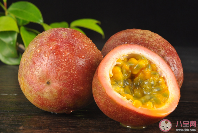 買百香果挑紫色還是黃色的 百香果怎么吃效果最好