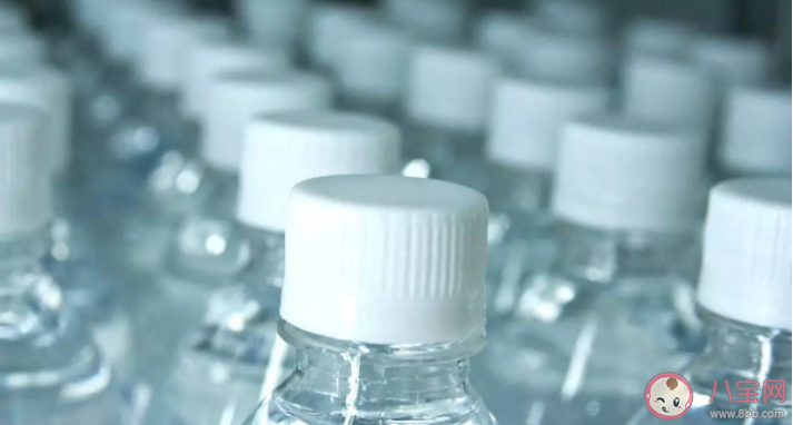 瓶裝水會過期嗎 瓶裝水暴曬后還能喝嗎 瓶裝水會過期嗎 瓶裝水暴曬后還能喝嗎