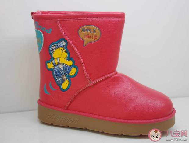 寶寶適合穿雪地靴嗎 如何正確給寶寶選冬鞋