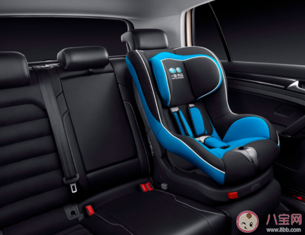 寶寶穿羽絨服坐安全座椅安全嗎 安全座椅安裝誤區及對策