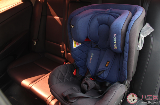 寶寶穿羽絨服坐安全座椅安全嗎 安全座椅安裝誤區及對策