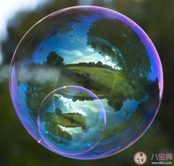 為什么陽光下吹泡泡的是五顏六色的 為什么肥皂水可以吹出泡泡
