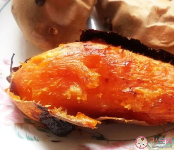 街邊烤紅薯為什么更好吃 烤紅薯吃了長胖嗎