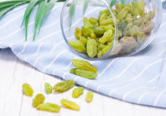 不同顏色的葡萄干有什么功效 早上空腹可以吃葡萄干嗎