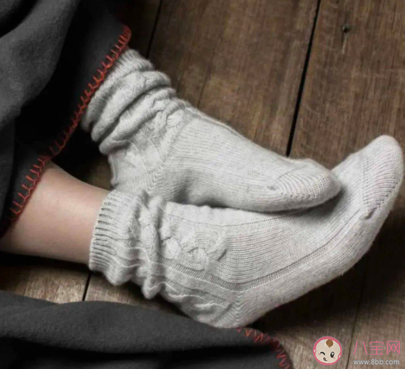 穿襪子睡覺(jué)能助眠嗎 哪些人適合穿襪子睡覺(jué)