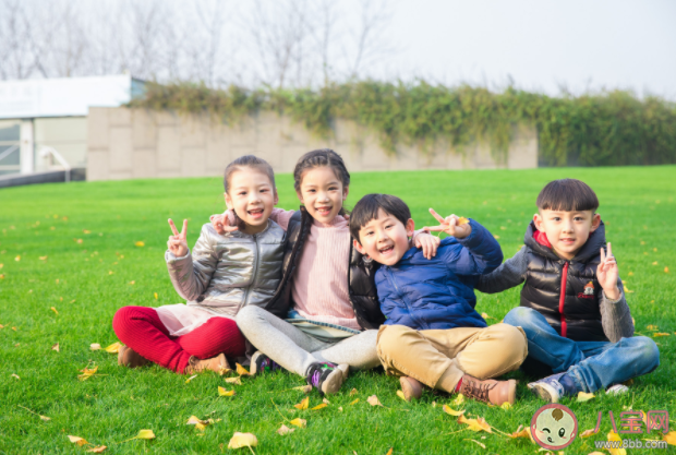 社恐和內(nèi)向有什么區(qū)別 怎么引導(dǎo)孩子社交