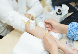 按壓止血的方法是錯(cuò)的嗎 抽血扎針皮膚部位出現(xiàn)淤青是什么原因