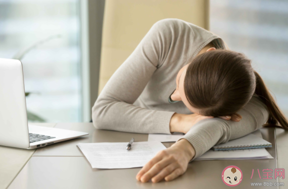 睡前身體突然抽動(dòng)是怎么回事 睡覺身體抽搐原因是什么