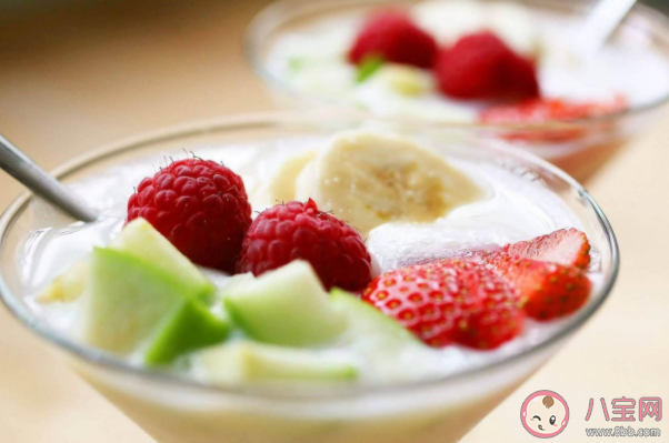 水果和牛奶可以一起食用嗎 牛奶能和含草酸蔬果一起吃嗎