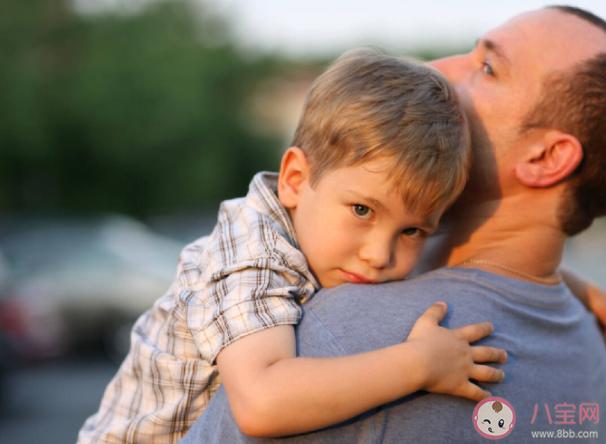 強迫孩子變得外向會怎樣 內向害羞的孩子怎么教育