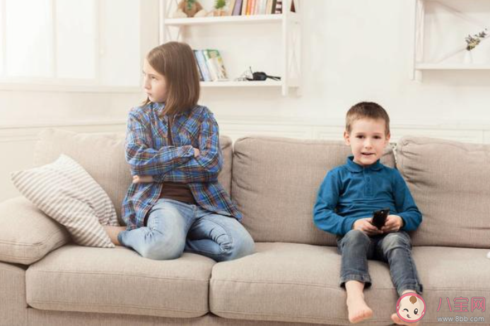 父母真的會偏心老二嗎 二胎家庭到底要怎么平衡