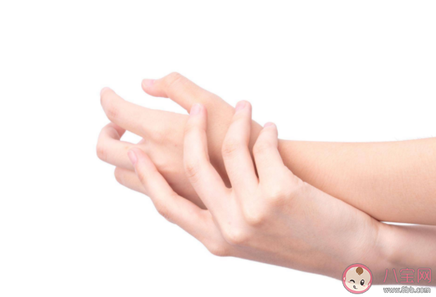 不由自主手抖是怎么回事 手抖什么情況要及時去醫院 不由自主手抖是怎么回事 手抖什么情況要及時去醫院