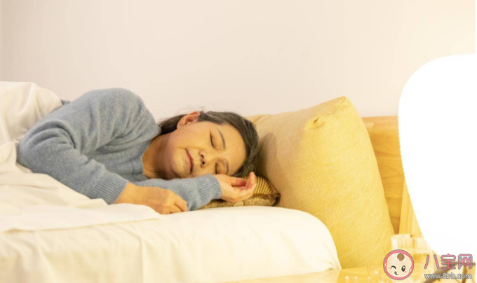 為何越老越難睡好覺 老人如何睡好覺 為何越老越難睡好覺 老人如何睡好覺