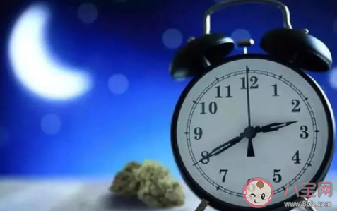 為什么入睡時間不要晚于23點 熬夜后補充褪黑素有用嗎 為什么入睡時間不要晚于23點 熬夜后補充褪黑素有用嗎