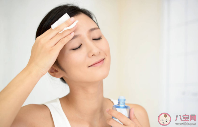 皮膚的油從哪里來 皮膚出油怎么緩解 皮膚的油從哪里來 皮膚出油怎么緩解