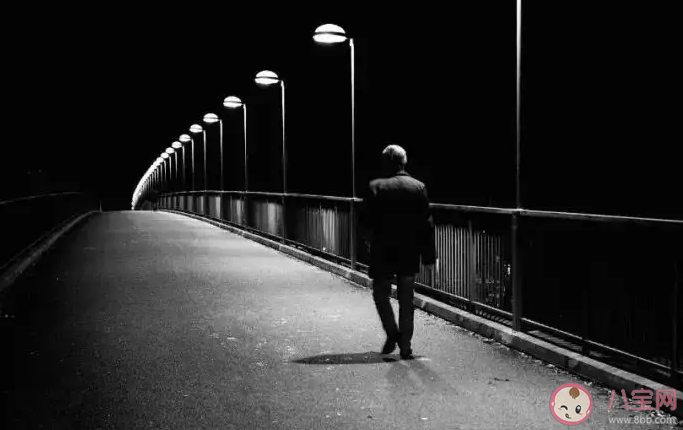 那些孤獨的人啊夜晚是否還回家是什么歌 《孤獨頌歌》完整版歌詞在線聽歌