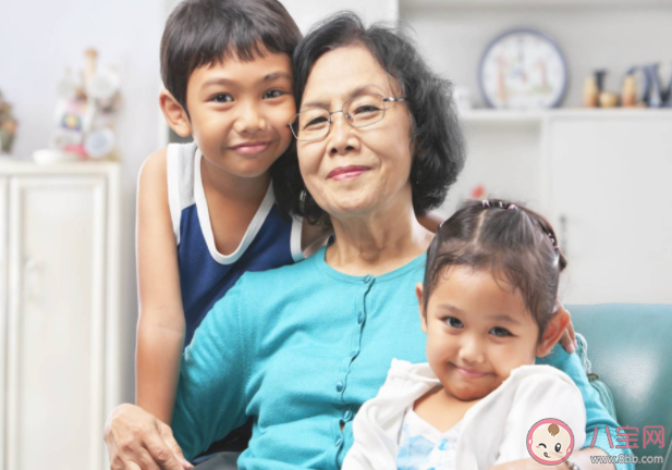 老人幫子女帶娃能不能索取費(fèi)用 父母帶娃給多少錢才合適