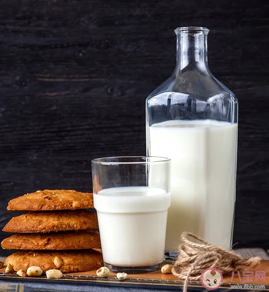 顏色偏黃的牛奶營養價值更高嗎 為什么現在的牛奶沒有奶香味 顏色偏黃的牛奶營養價值更高嗎 為什么現在的牛奶沒有奶香味