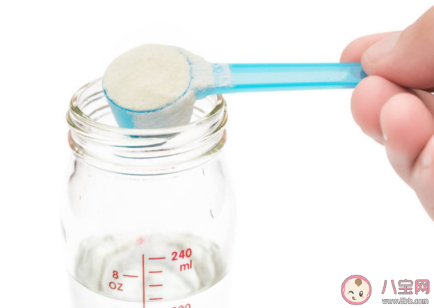 母乳可以沖奶粉嗎 給嬰兒沖奶粉應(yīng)該用什么水 母乳可以沖奶粉嗎 給嬰兒沖奶粉應(yīng)該用什么水
