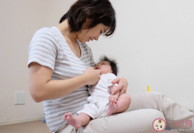 哺乳期大小奶怎么辦 為什么寶寶偏愛某一邊奶水