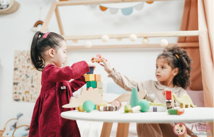 如何幫助孩子擁有健康的人際關(guān)系 哪些會影響孩子人際交往