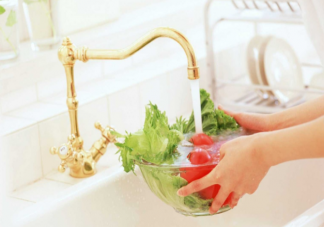 鹽水和淀粉哪個洗菜更干凈 菜應(yīng)該先洗后切還是先切后洗