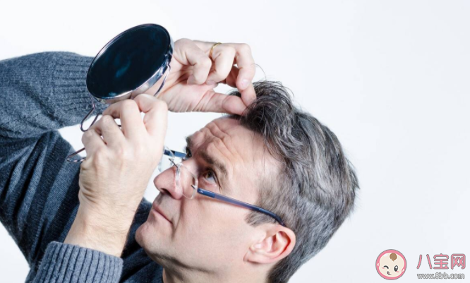 經(jīng)常拔頭發(fā)會(huì)越來越禿 經(jīng)?？刂撇蛔∽约喊晤^發(fā)是病嗎