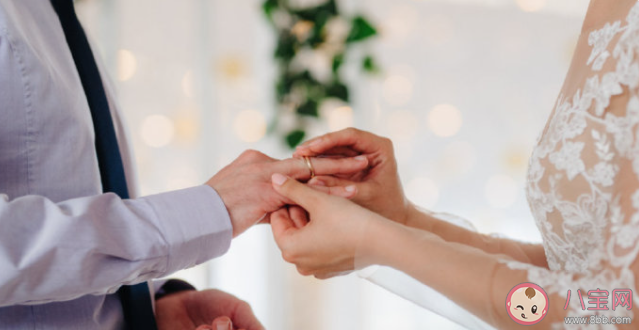 如何看待伴娘漸漸職業(yè)化 租個陌生人做伴娘靠譜嗎 如何看待伴娘漸漸職業(yè)化 租個陌生人做伴娘靠譜嗎