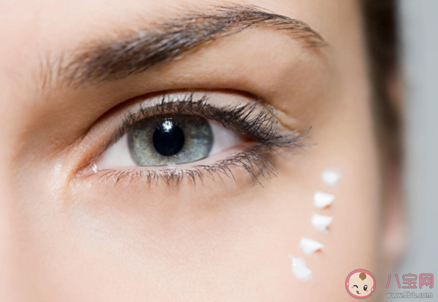 脂肪粒需要治療嗎 眼睛周圍的脂肪粒該怎么去除