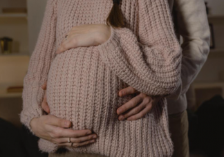 孕婦肚子越大胎兒也就越大嗎 胎兒的大小和什么有關