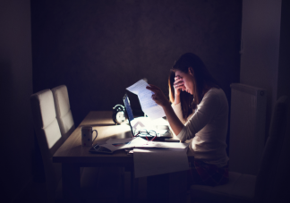 長期熬夜會傷胃嗎 熬夜時身體承受著哪些煎熬