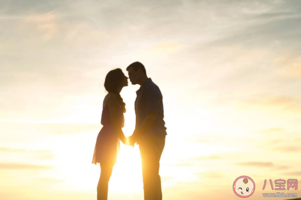 被現(xiàn)實揉碎的愛情什么體驗 愛情敗給了現(xiàn)實是什么感受