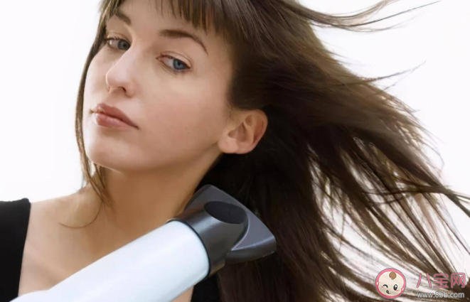 經常使用吹風機會損傷發質嗎 吹頭發有哪些技巧 經常使用吹風機會損傷發質嗎 吹頭發有哪些技巧