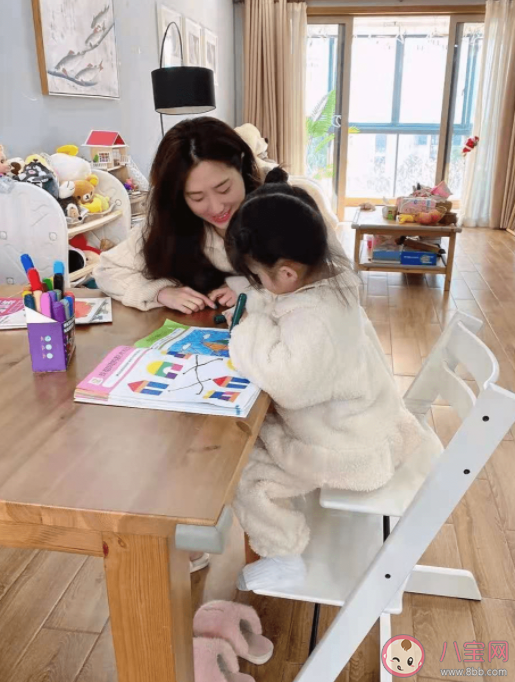 居家?guī)奕绾螕碛泻脿顟B(tài) 全職帶娃如何保持每天都那么開心 居家?guī)奕绾螕碛泻脿顟B(tài) 全職帶娃如何保持每天都那么開心