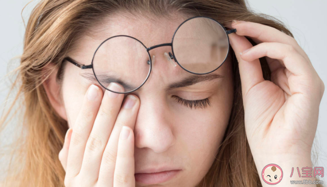 眼睛覺得干是怎么回事 揉眼睛能緩解眼干嗎 眼睛覺得干是怎么回事 揉眼睛能緩解眼干嗎