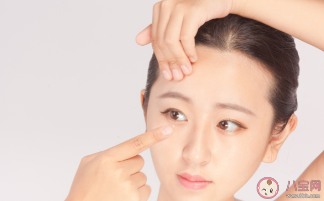 為什么早晨剛醒時很容易眼干 如何給眼睛補水