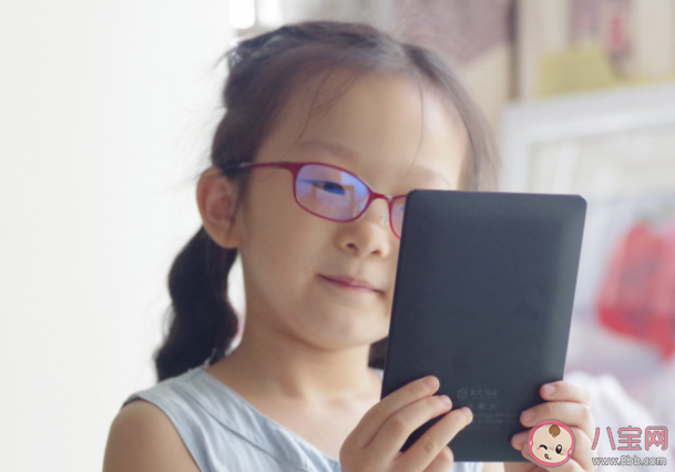 孩子上網課要不要戴防藍光眼鏡 選購防藍光眼鏡要注意哪幾點