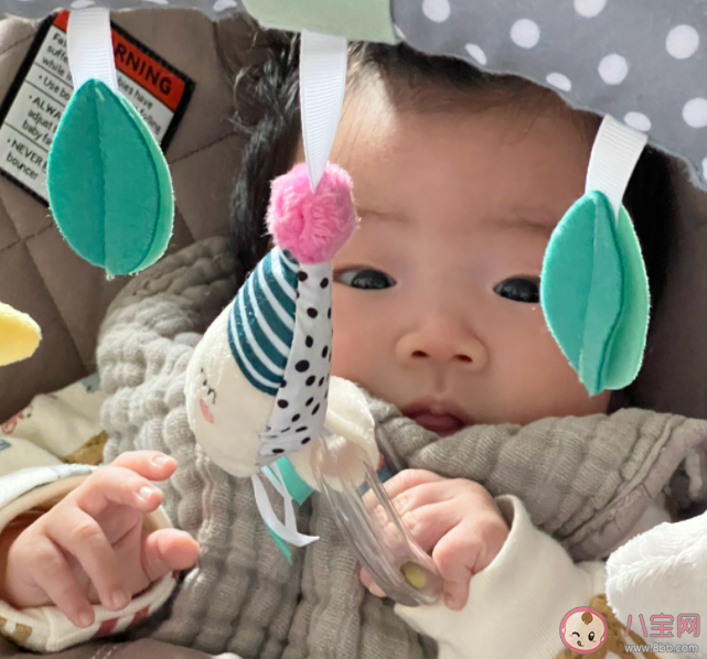 三個月的寶寶應該多久喂一次奶 寶寶吐奶要怎么辦