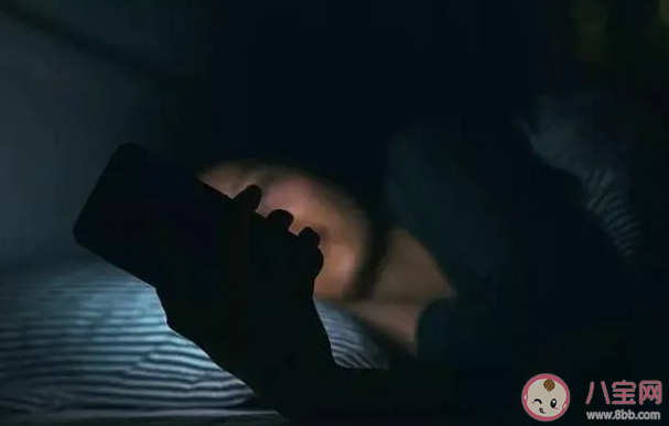 睡前玩手機能緩解抑郁情緒嗎 睡前玩多久手機合適 睡前玩手機能緩解抑郁情緒嗎 睡前玩多久手機合適