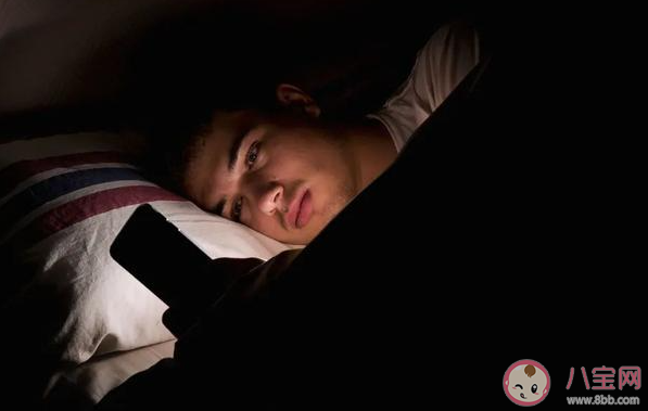 睡前玩手機能緩解抑郁情緒嗎 睡前玩多久手機合適 睡前玩手機能緩解抑郁情緒嗎 睡前玩多久手機合適