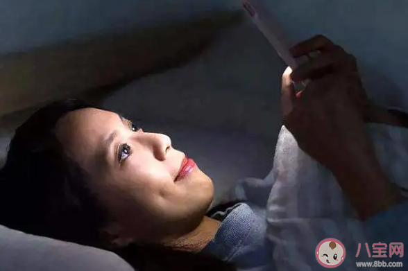 睡前玩手機能緩解抑郁情緒嗎 睡前玩多久手機合適 睡前玩手機能緩解抑郁情緒嗎 睡前玩多久手機合適