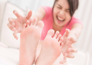 怎么用鹽洗腳緩解腳臭 為什么有的人腳臭有的人腳不臭