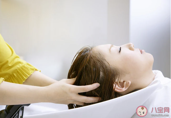 每天洗頭會加重脫發嗎 脫發用鹽水洗頭真的管用嗎