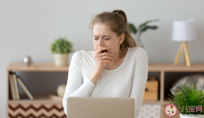 人在疲倦時為什么很容易流眼淚 身體經常感到疲憊是怎么回事 人在疲倦時為什么很容易流眼淚 身體經常感到疲憊是怎么回事